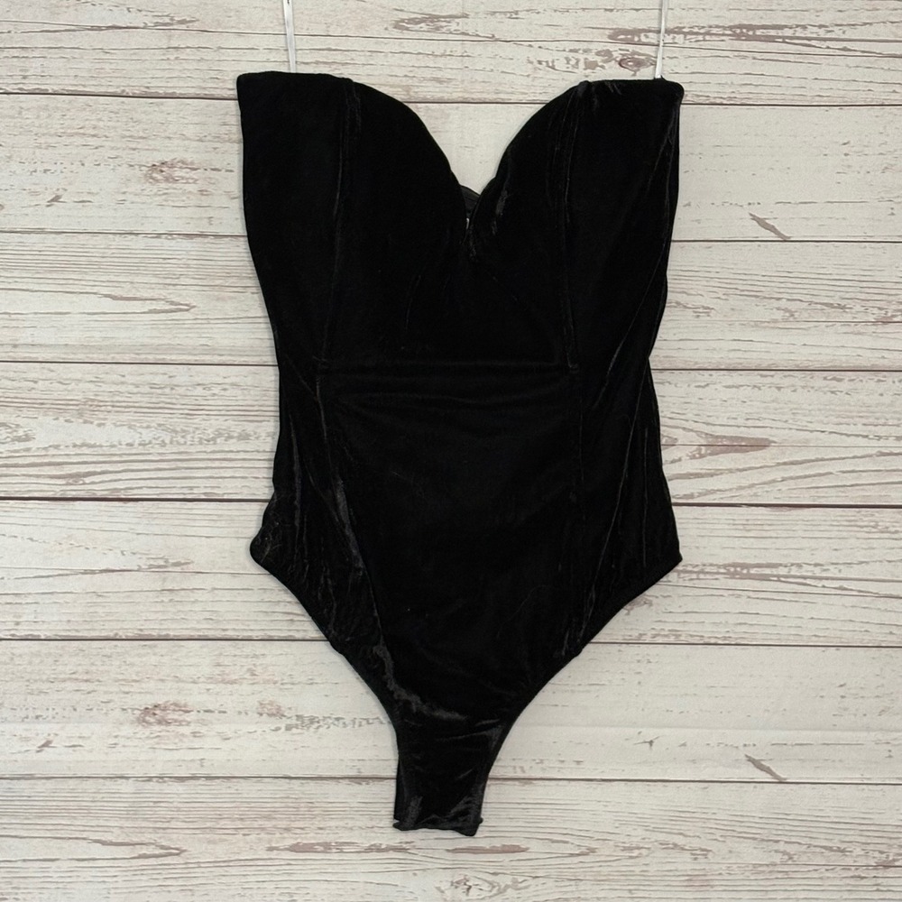 Lulus Black Velvet Strapless Sweetheart V-Neck Bodysuit Medium NWT
